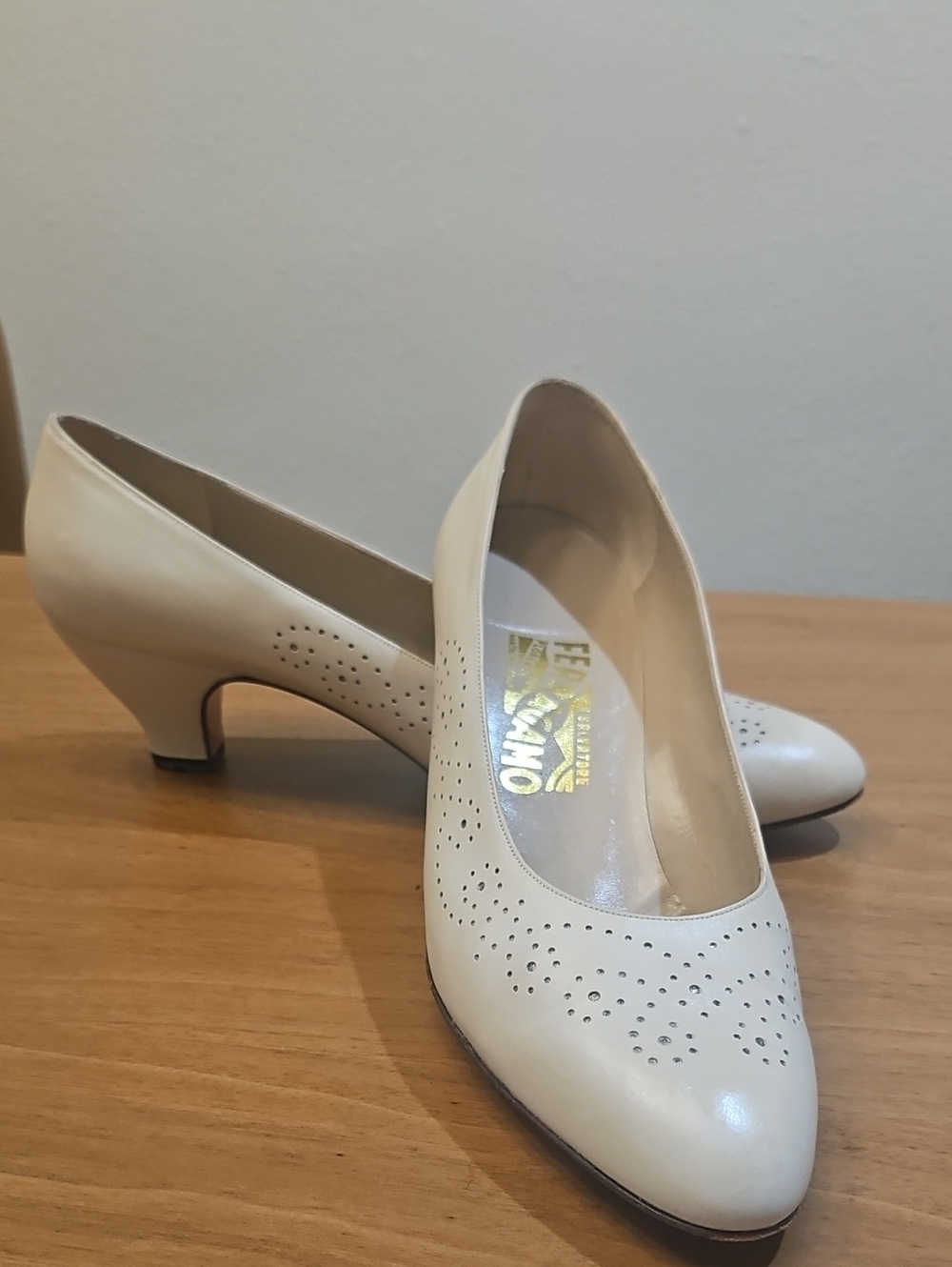 Salvatore Ferragamo Women's Cream Perforated Flats Size 10 B (fits like 9.5)
